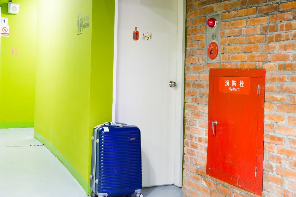 Pathways Hostel Kaohsiung Esterno foto