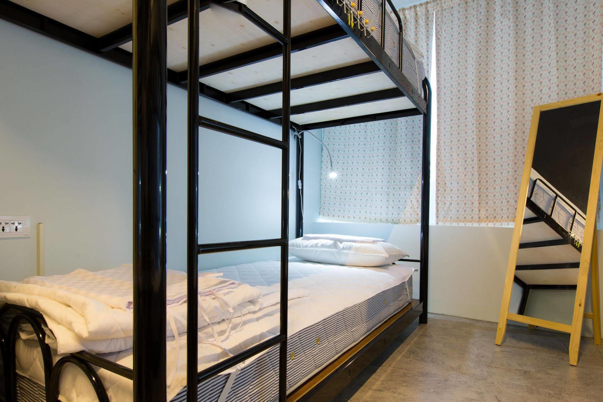 Pathways Hostel Kaohsiung Esterno foto