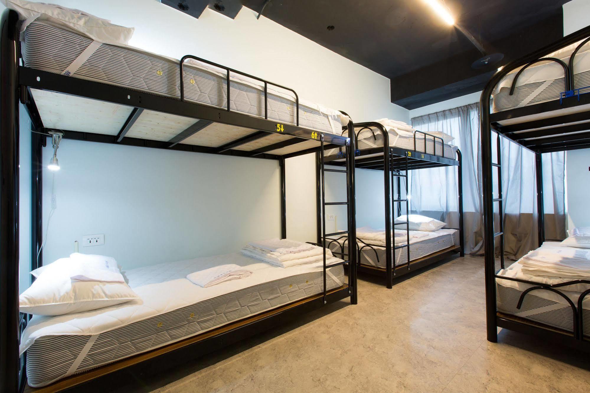 Pathways Hostel Kaohsiung Esterno foto
