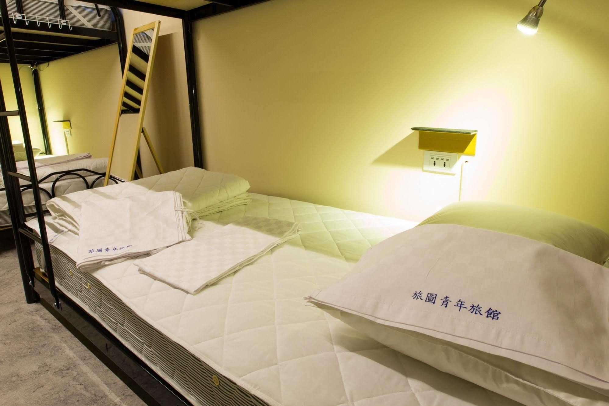 Pathways Hostel Kaohsiung Esterno foto
