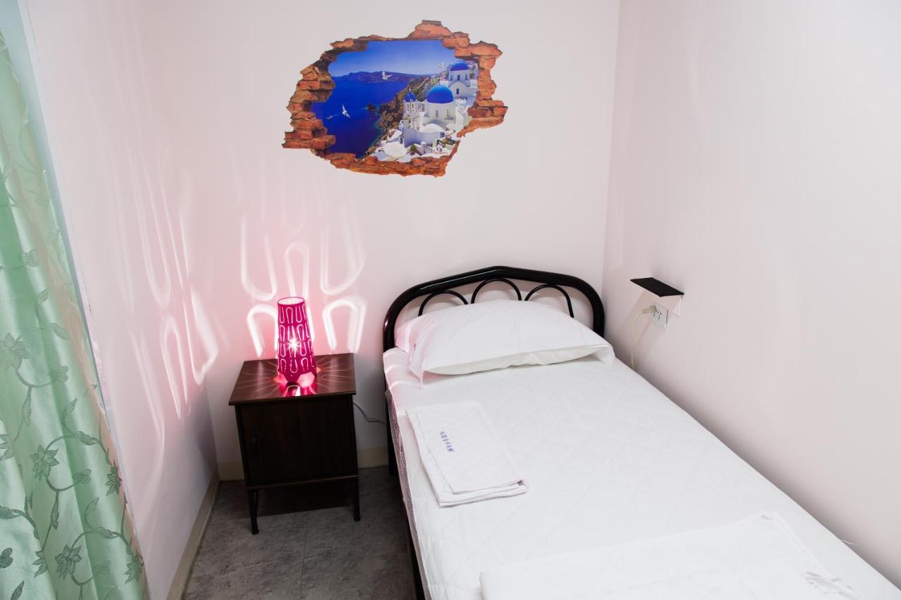 Pathways Hostel Kaohsiung Esterno foto